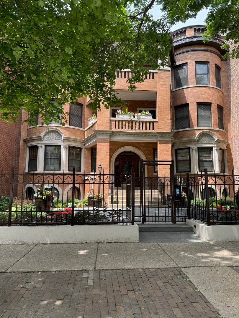 5610 N Kenmore Avenue #3S