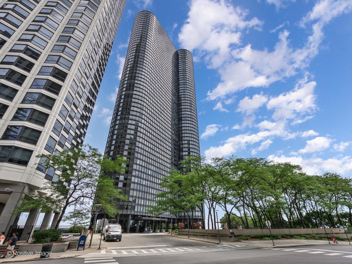 155 N HARBOR Drive #3910