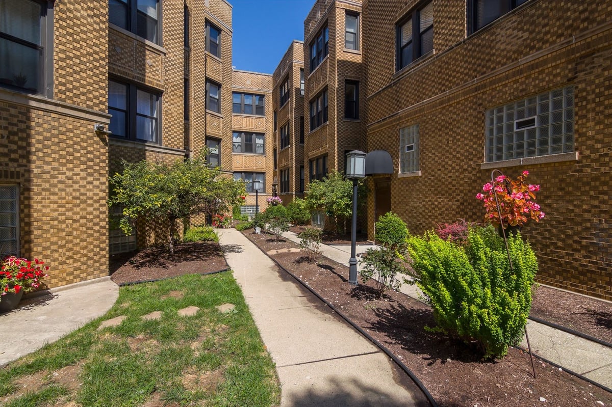 3731 N KIMBALL Avenue #2S