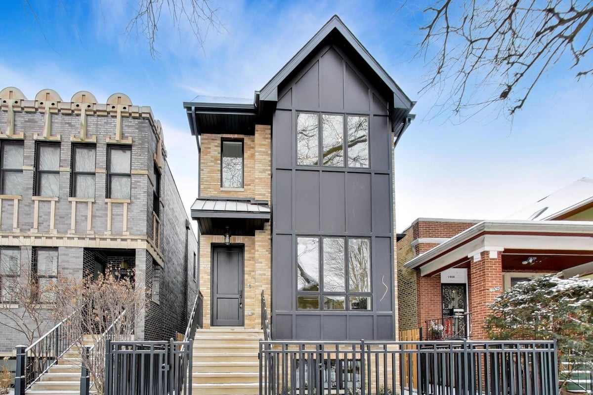1910 W Fletcher Street, Chicago, IL 60657