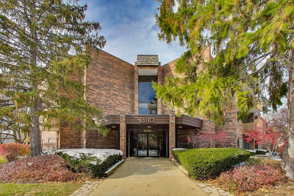 3110 Pheasant Creek Drive #104, Northbrook, IL 60062