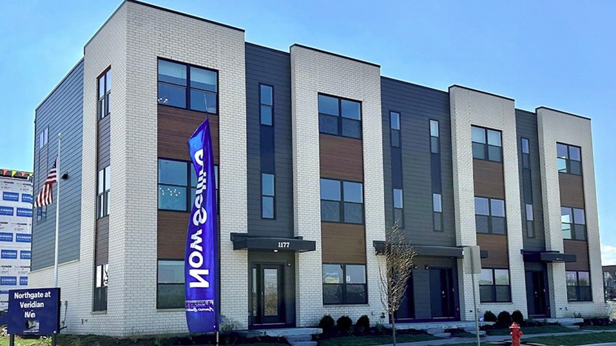 1151 Lakepointe Drive, Schaumburg, IL 60173