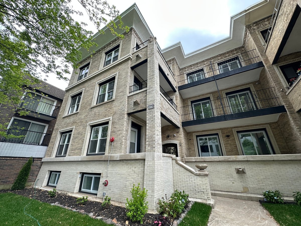4338 N Clarendon Avenue #GS