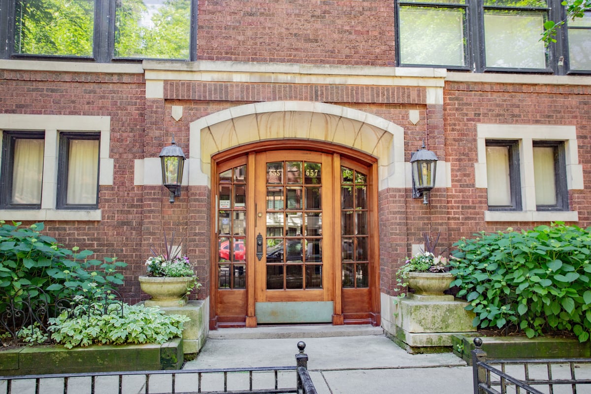 655 W Buena Avenue #3, Chicago, IL 60613