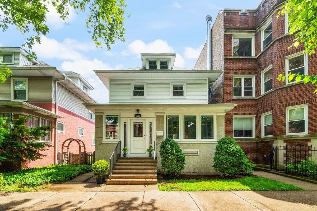 6537 N Greenview Avenue, Chicago, IL 60626