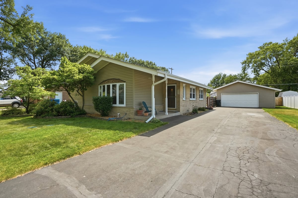 12624 S Massasoit Avenue, Palos Heights, IL 60463