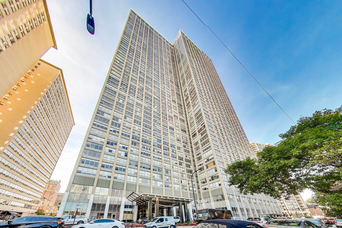 655 W IRVING PARK Road #1915, Chicago, IL 60613