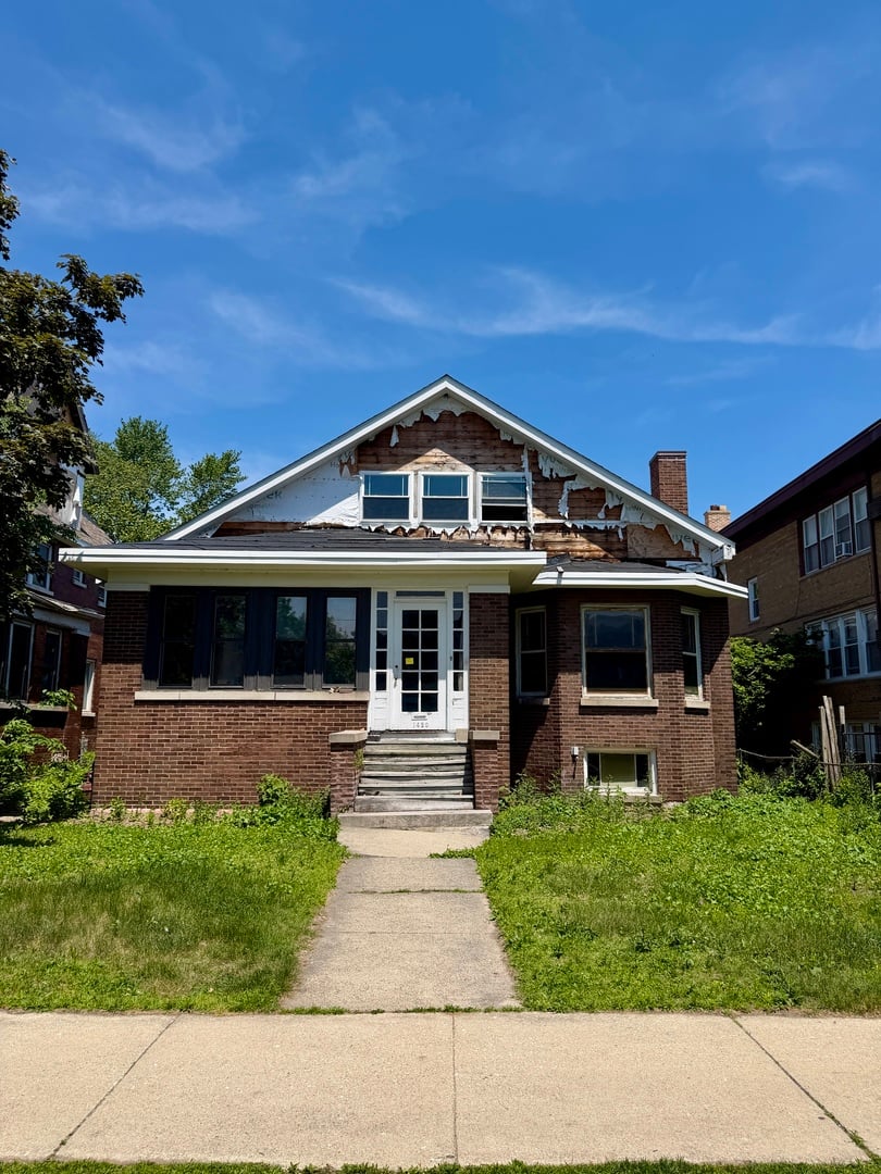1420 W Jarvis Avenue, Chicago, IL 60626