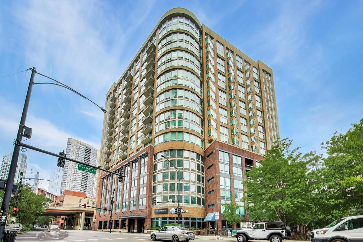 600 N KINGSBURY Street #809