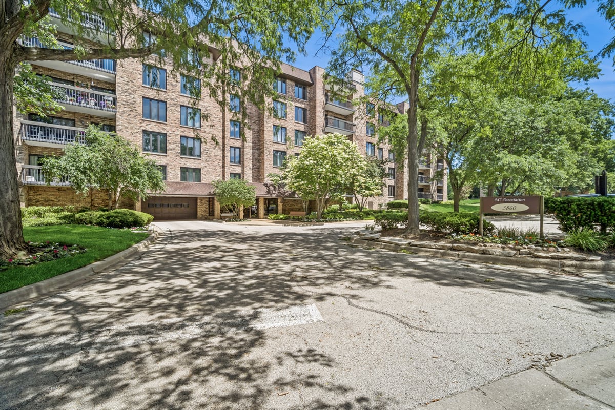 3860 MISSION HILLS Road #217, Northbrook, IL 60062