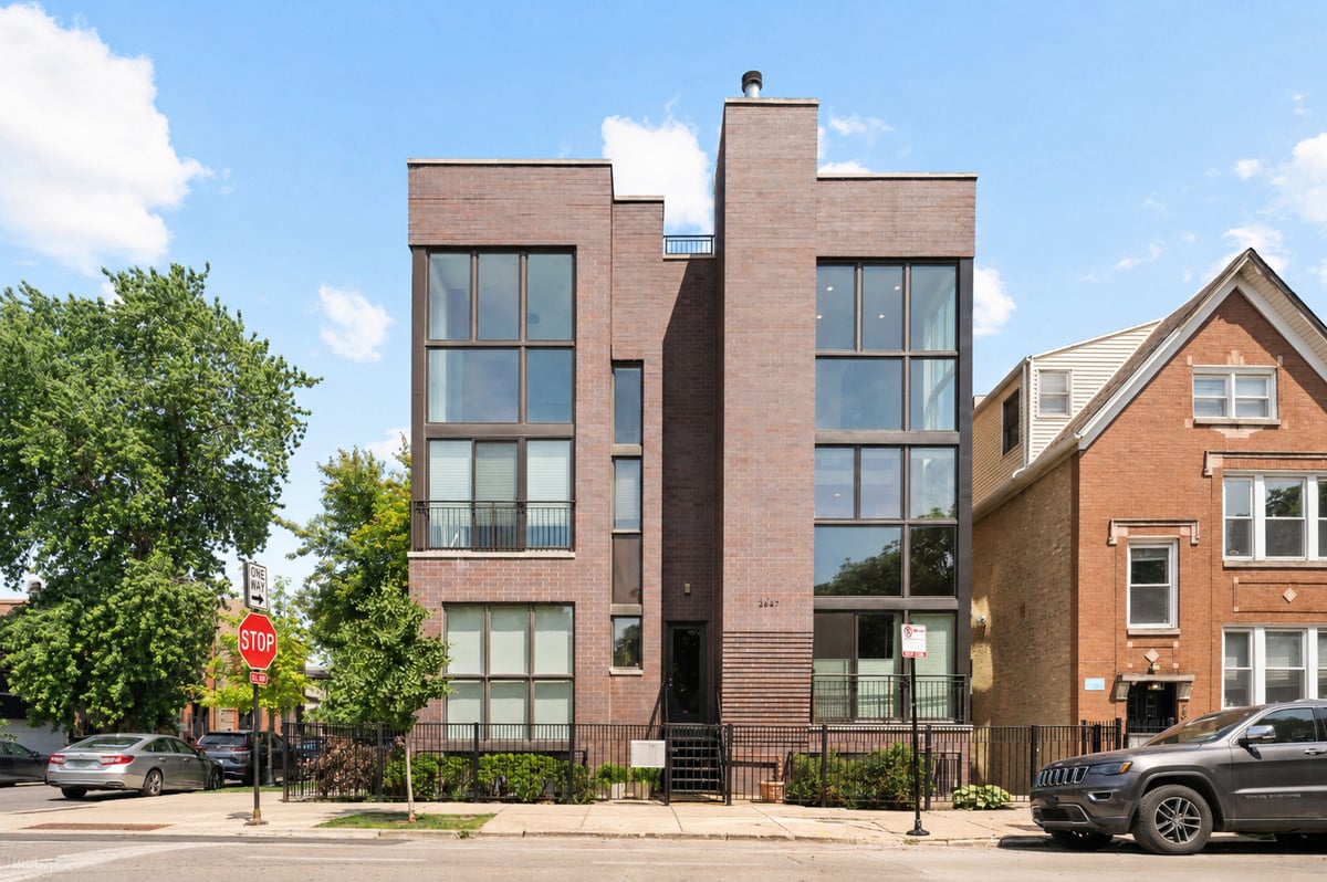 2047 N Leavitt Street #2S, Chicago, IL 60647