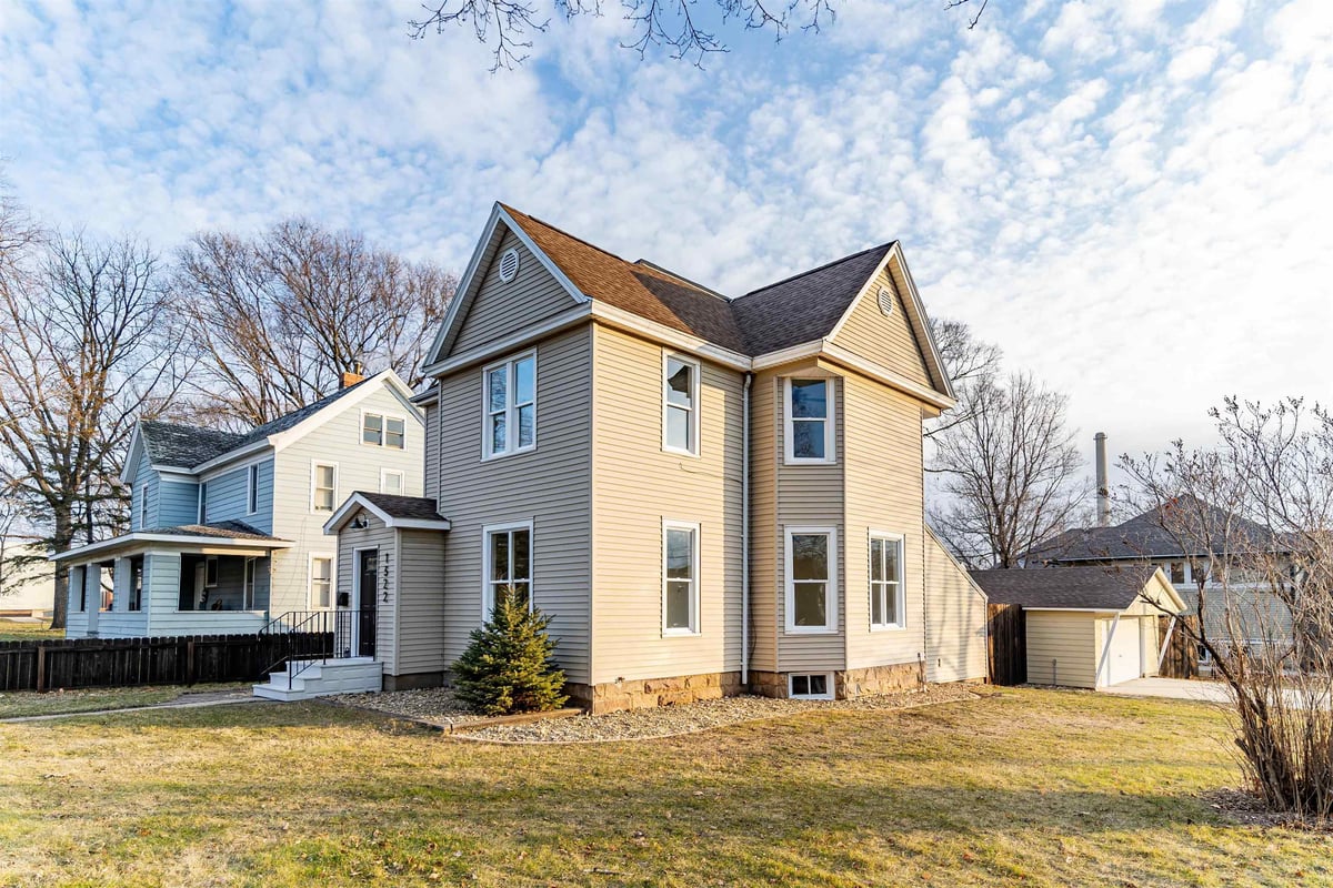 1322 MAIN STREET, CEDAR FALLS, IA 50613 Vine Valley Real Estate