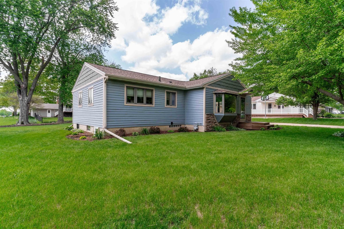 4309 ROWND ST., CEDAR FALLS, IA 50613 Vine Valley Real Estate