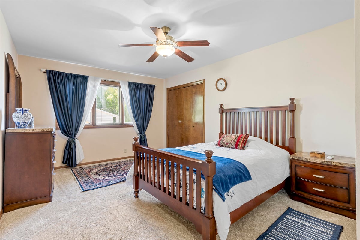 533 EXCELSIOR LANE, WATERLOO, IA 50701 Vine Valley Real Estate Leading You Home