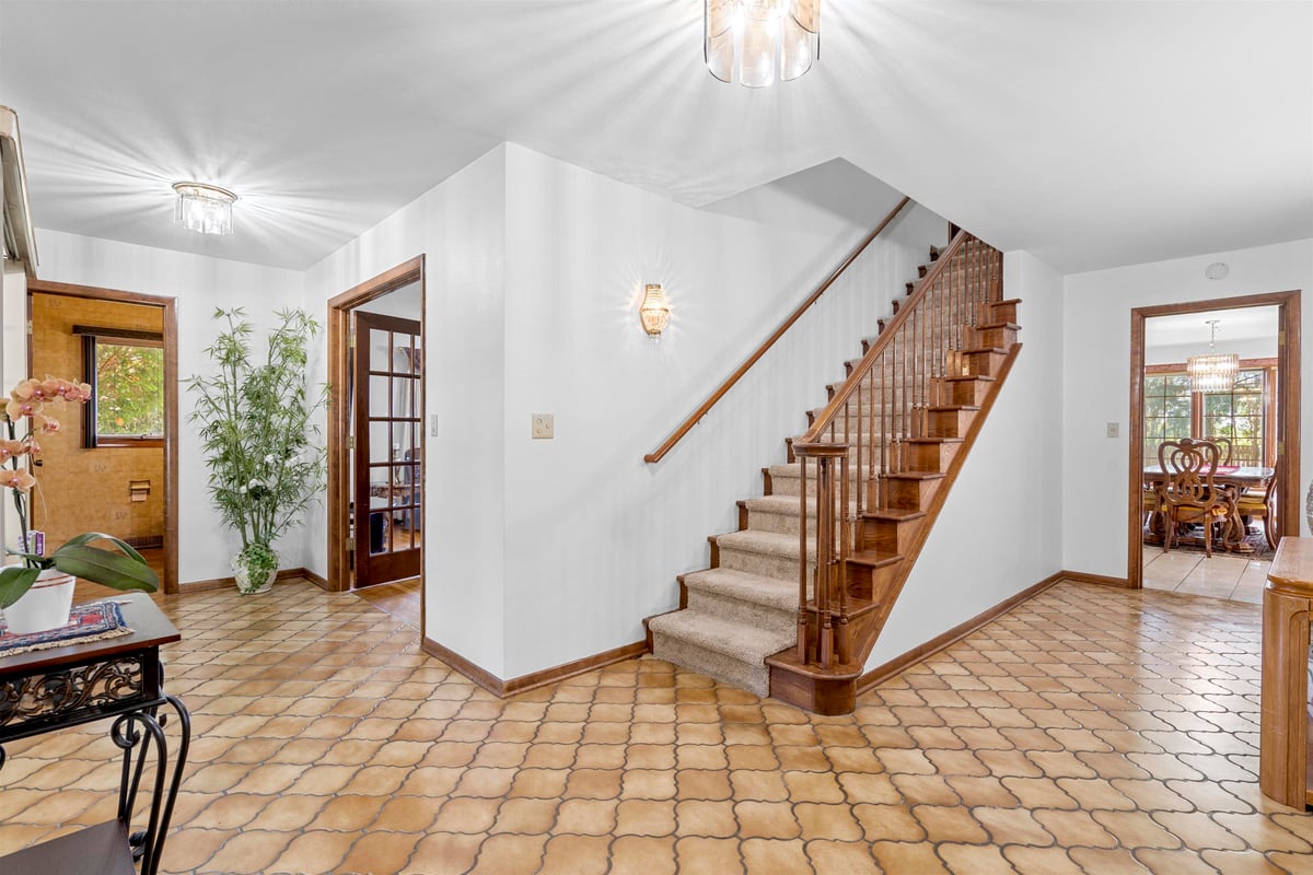 533 EXCELSIOR LANE, WATERLOO, IA 50701 Vine Valley Real Estate Leading You Home