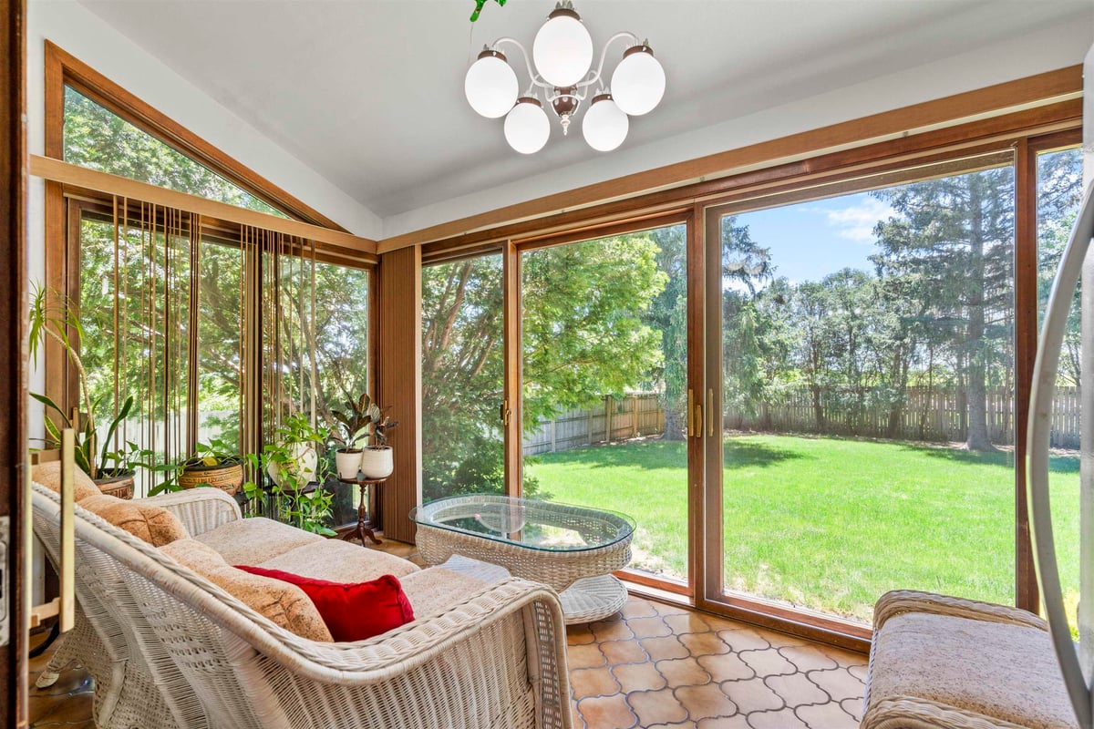 533 EXCELSIOR LANE, WATERLOO, IA 50701 Vine Valley Real Estate Leading You Home