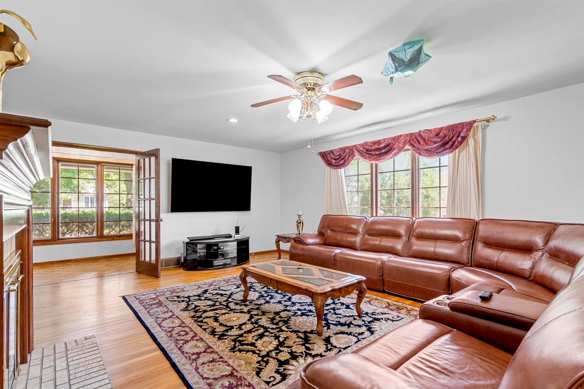 533 EXCELSIOR LANE, WATERLOO, IA 50701 Vine Valley Real Estate Leading You Home