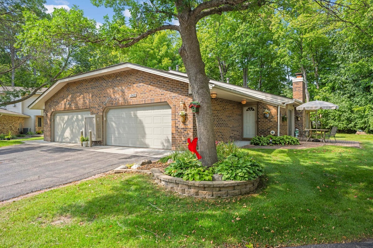 1960 Lanewood Lane N, Plymouth, MN 55447