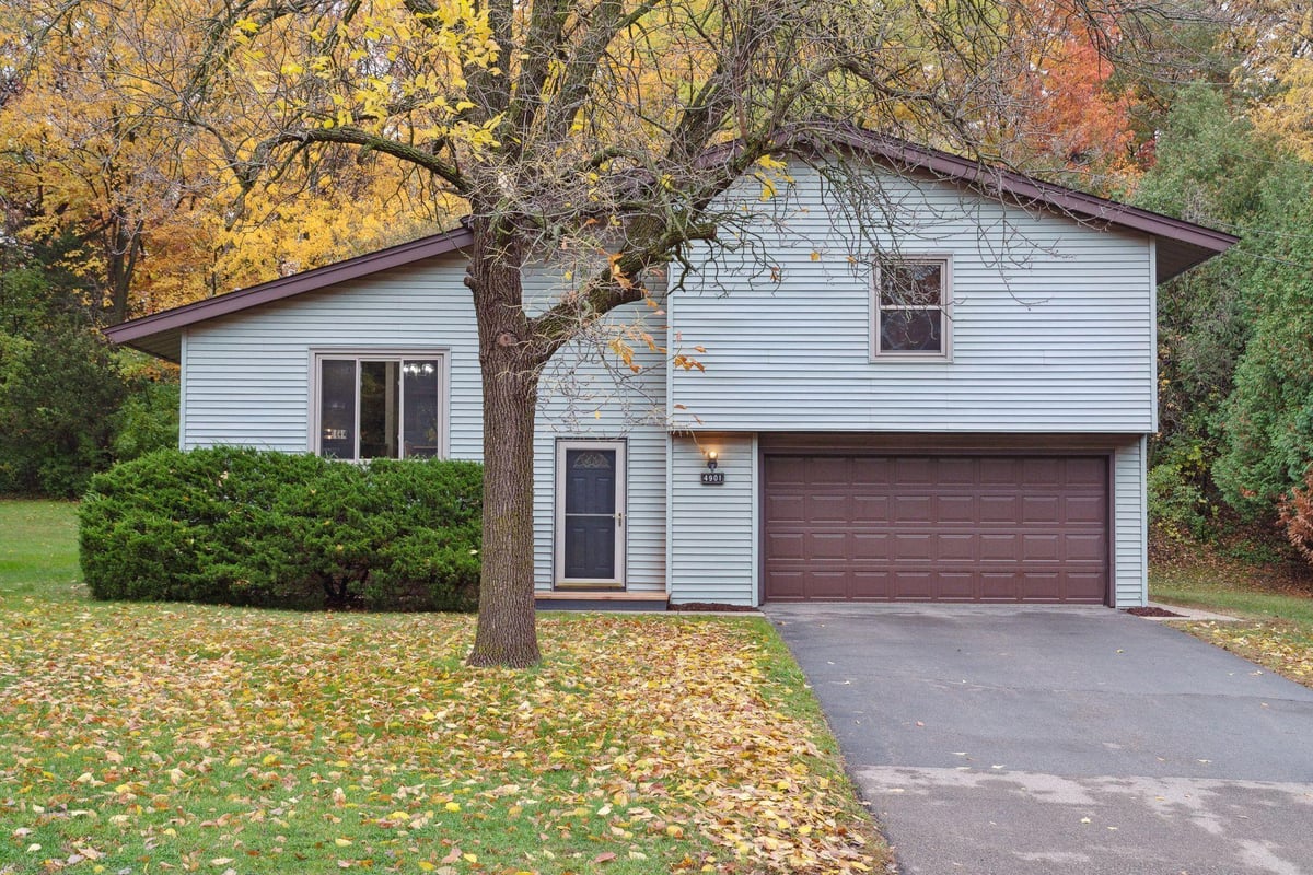 4901 Woodhill Road, Minnetonka, MN 55345