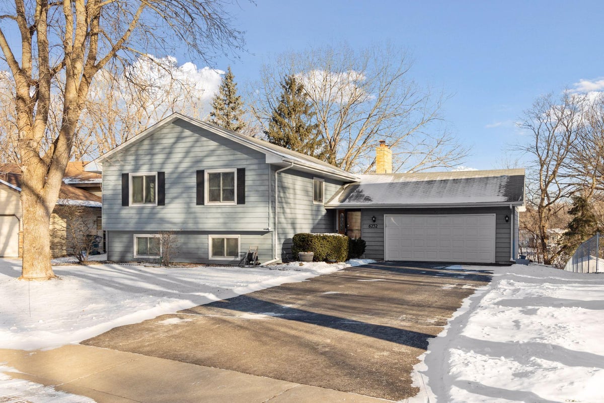 6232 Decatur Avenue N, Brooklyn Park, MN 55428