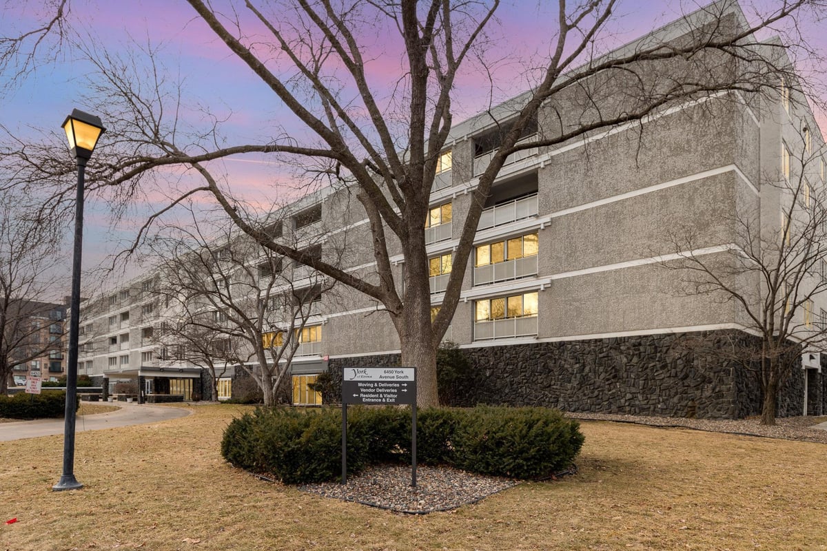 6450 York Avenue S #512, Edina, MN 55435