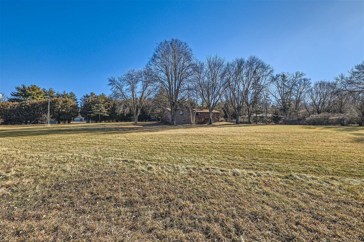 5840 Cathcart Drive, Shorewood, MN 55331