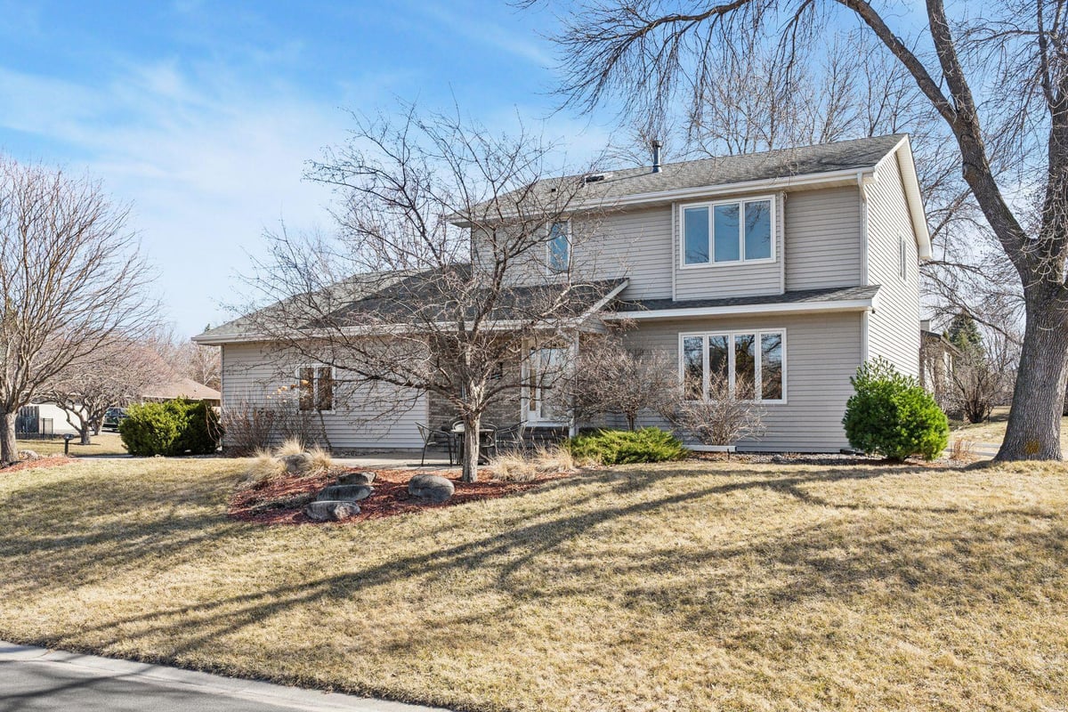 9078 Chesshire Lane N, Maple Grove, MN 55369