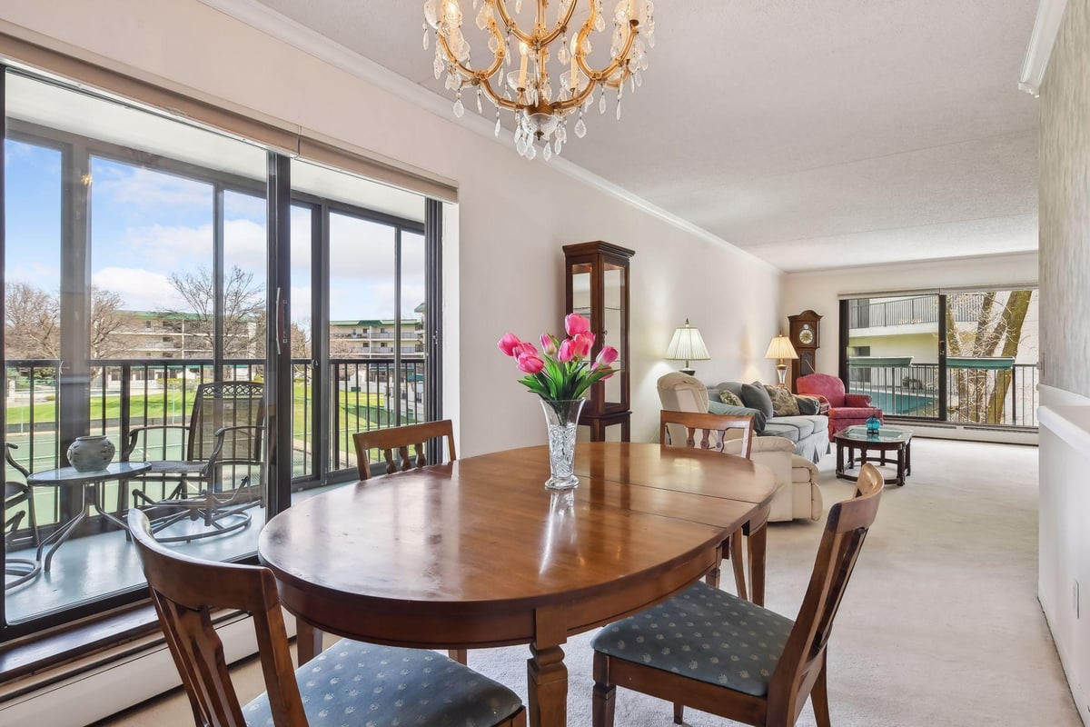 10531 Cedar Lake Road #320, Minnetonka, MN 55305