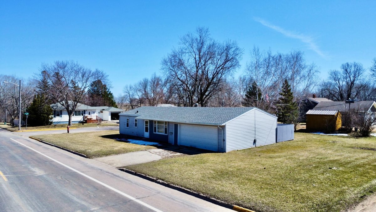 822 STEPHENS AVENUE, ORTONVILLE, MN 56278 Shady Oak Realty
