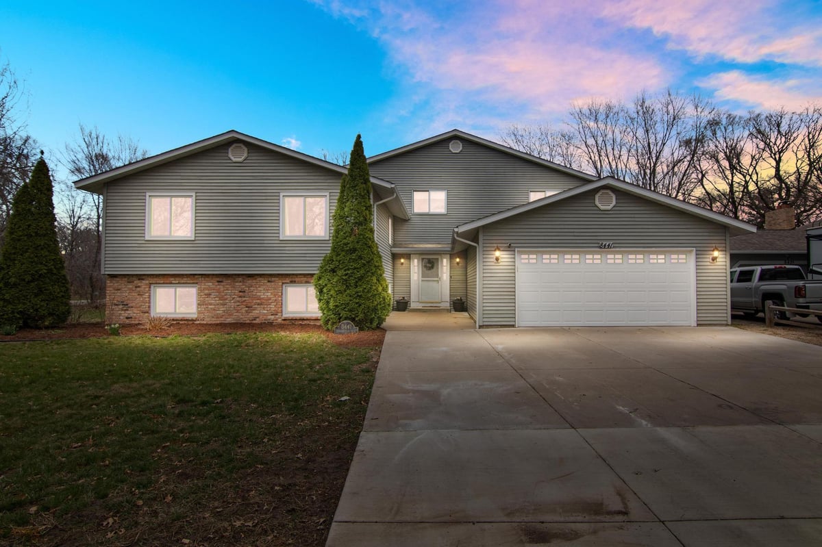8441 Pleasant View Drive, Mounds View, MN 55112