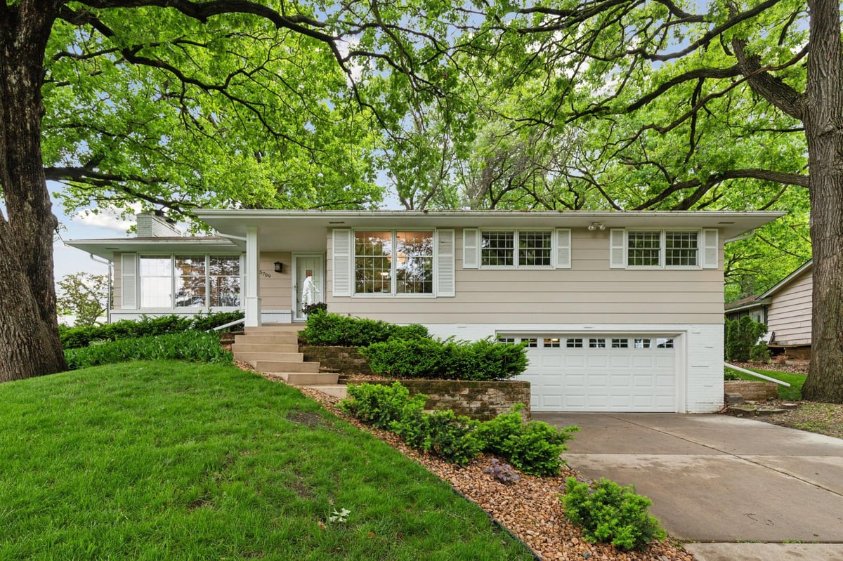 5709 29th Avenue N, Crystal, MN 55422