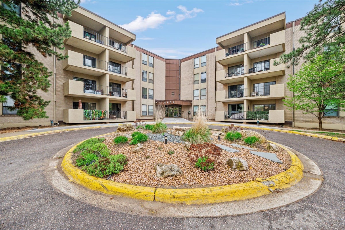 6650 Vernon Avenue S #316, Edina, MN 55436