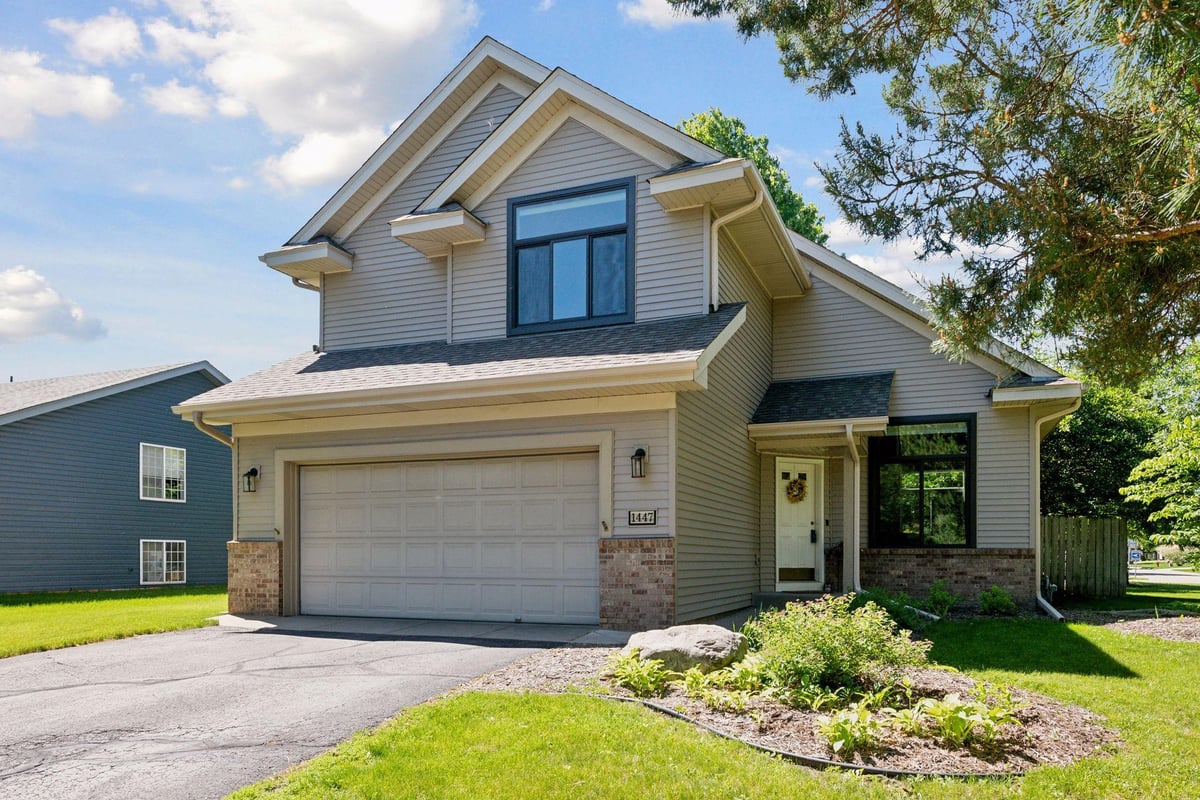 1447 Mcknight Circle, Victoria, MN 55386