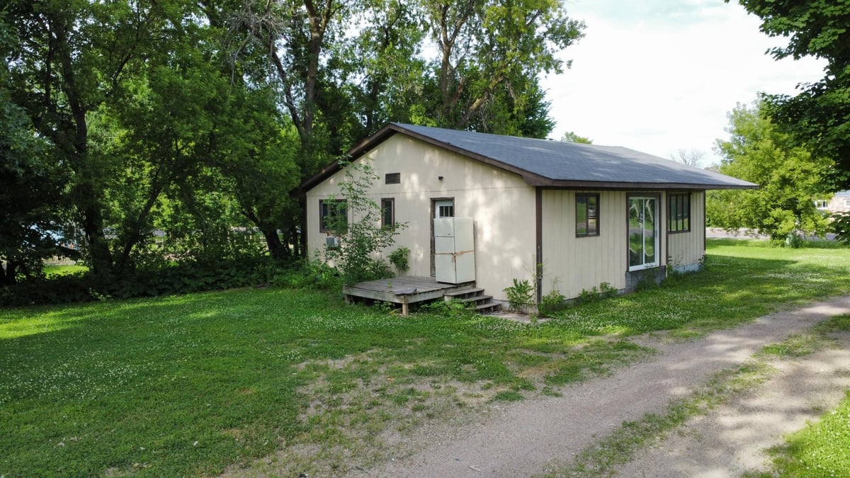 61 COUNTY ROAD 15, ORTONVILLE, MN 56278 Shady Oak Realty