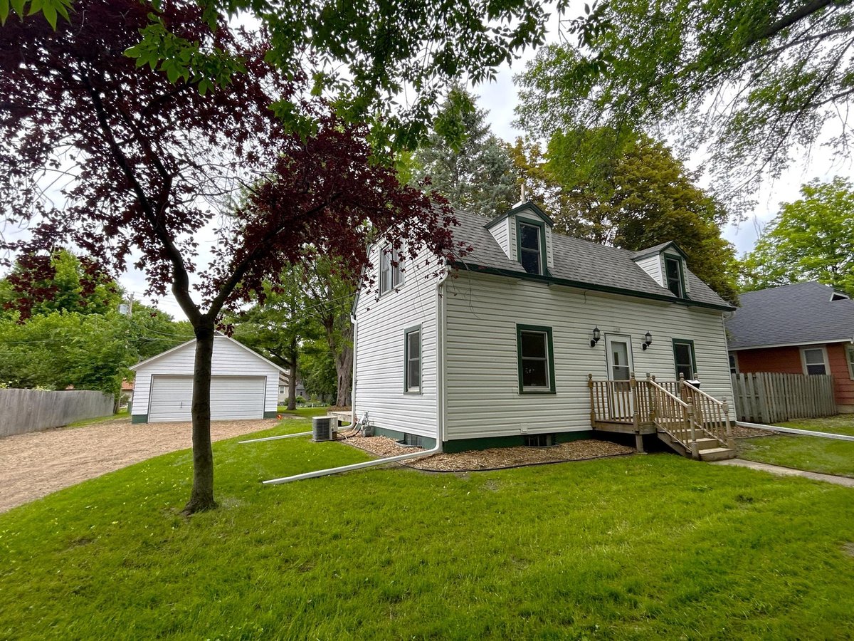 1325 14th Street E, Glencoe, MN 55336