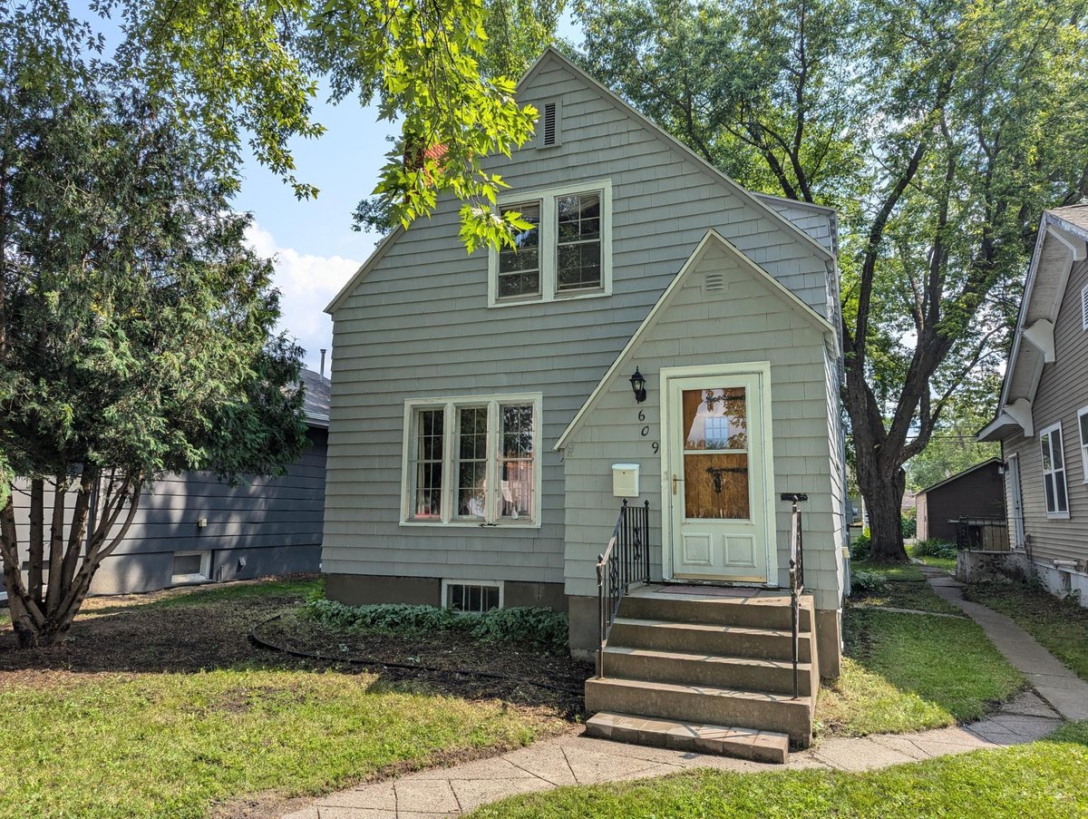 609 5th Street, International Falls, MN 56649
