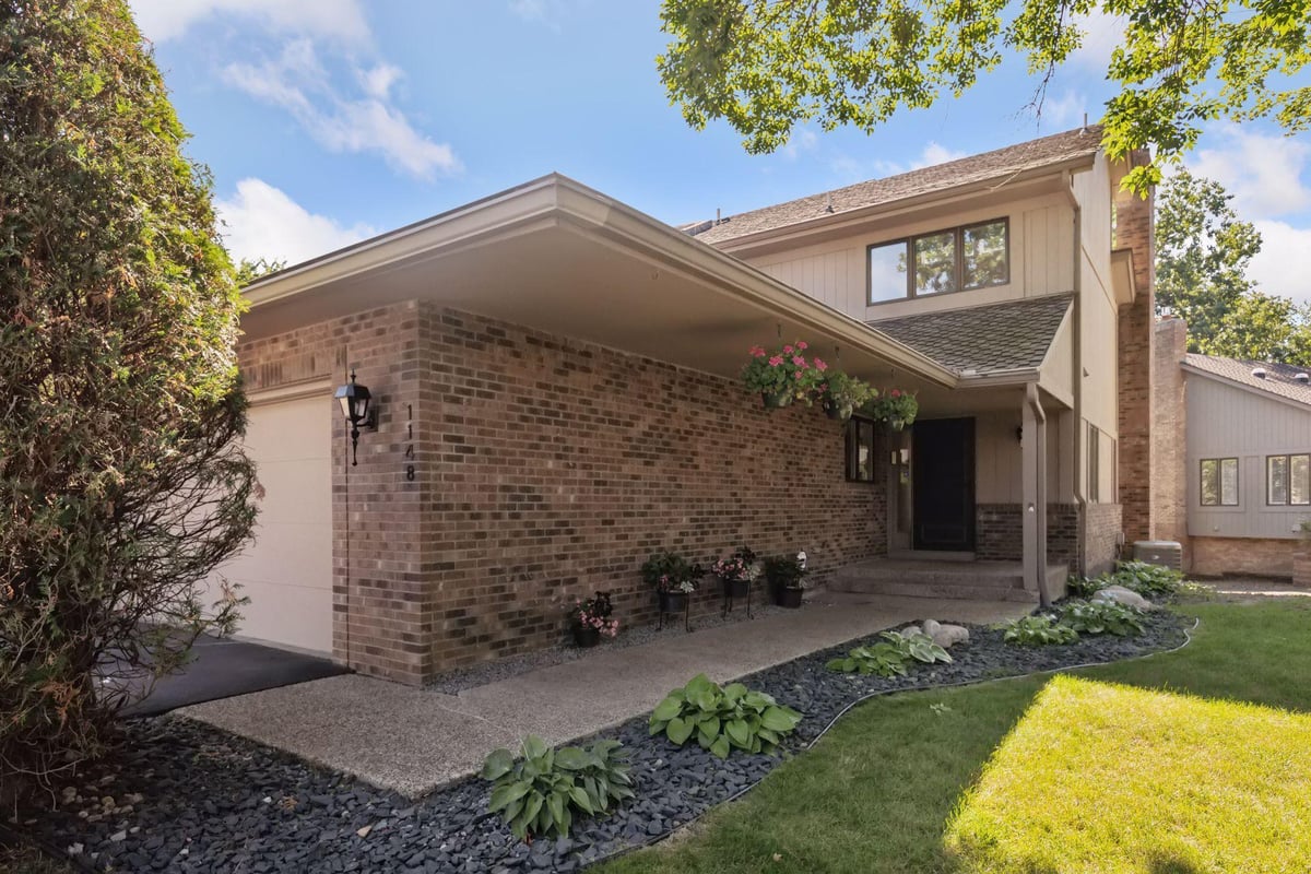 1148 Hollybrook Drive, Wayzata, MN 55391