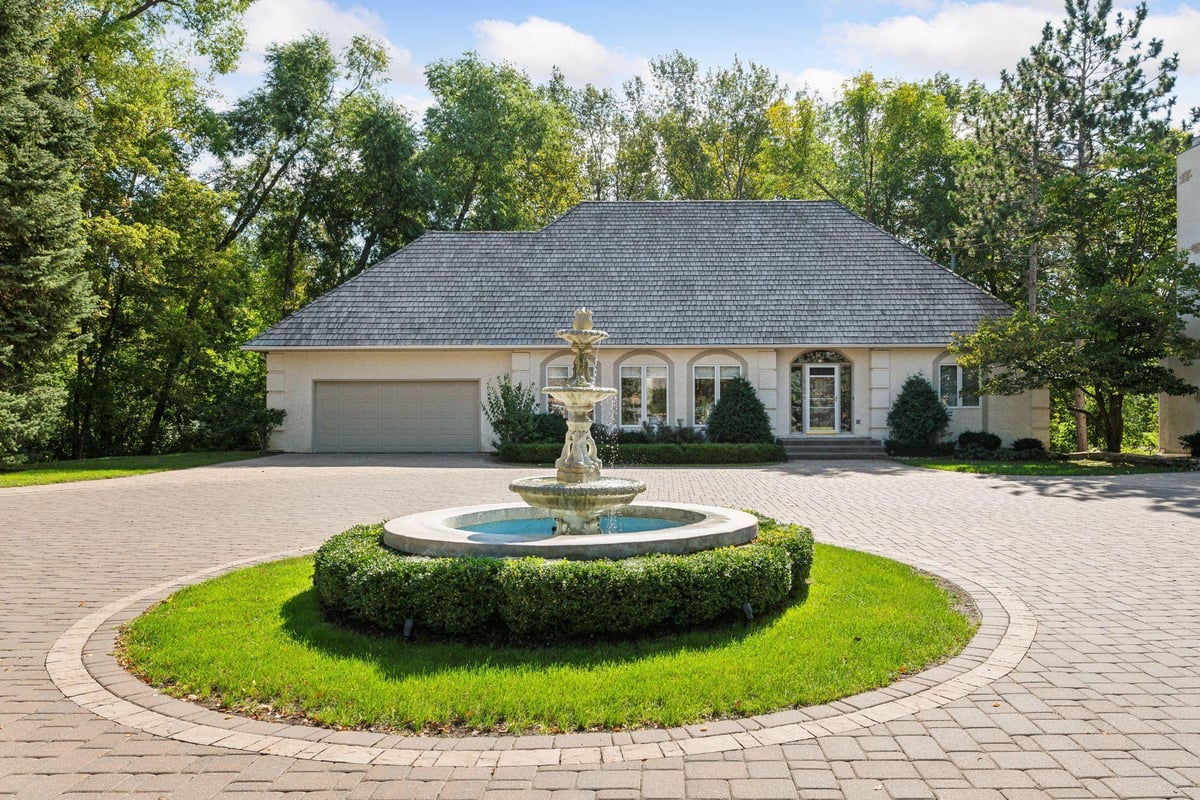 18760 11th Avenue N, Plymouth, MN 55447