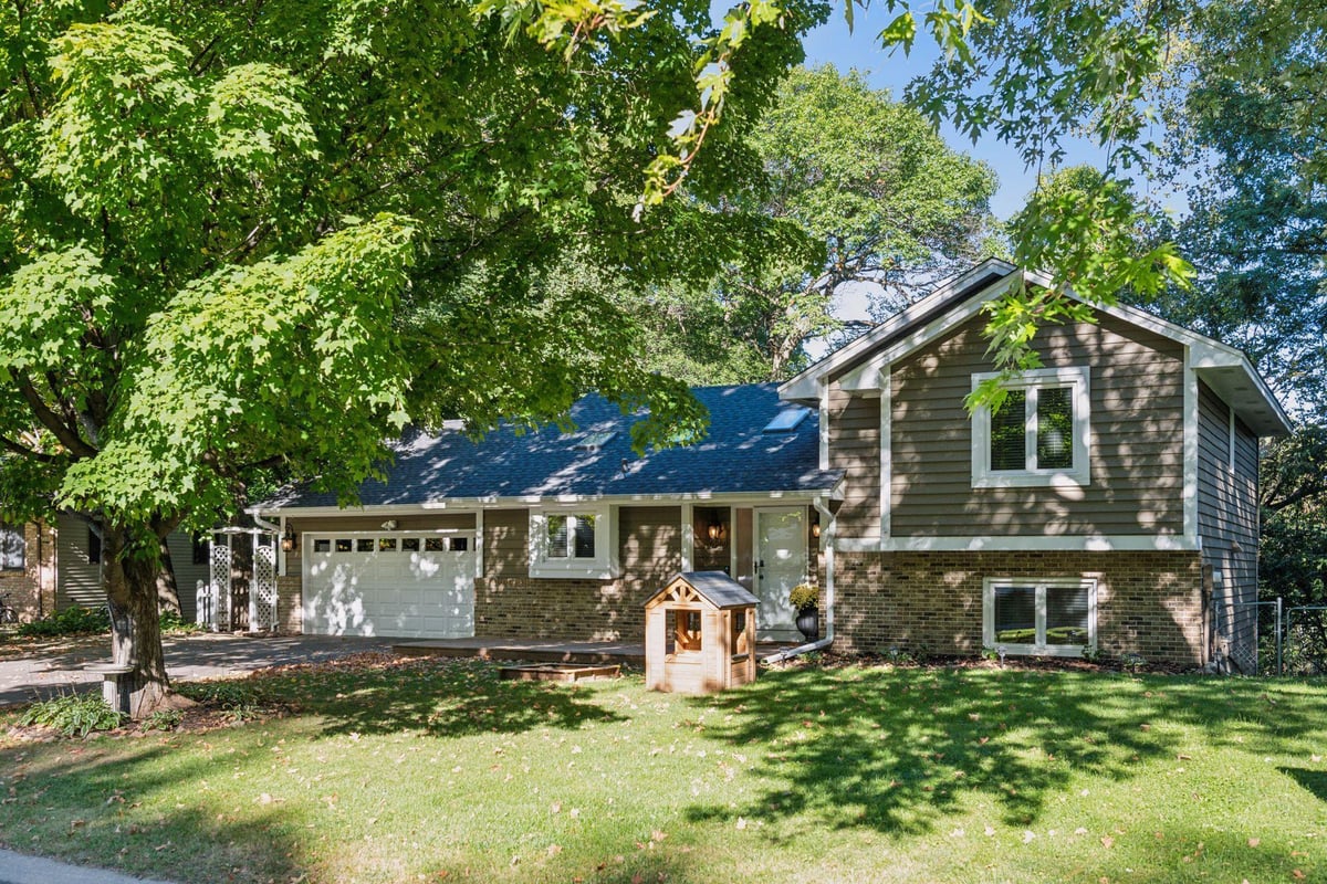 6260 Deerwood Drive, Mound, MN 55364