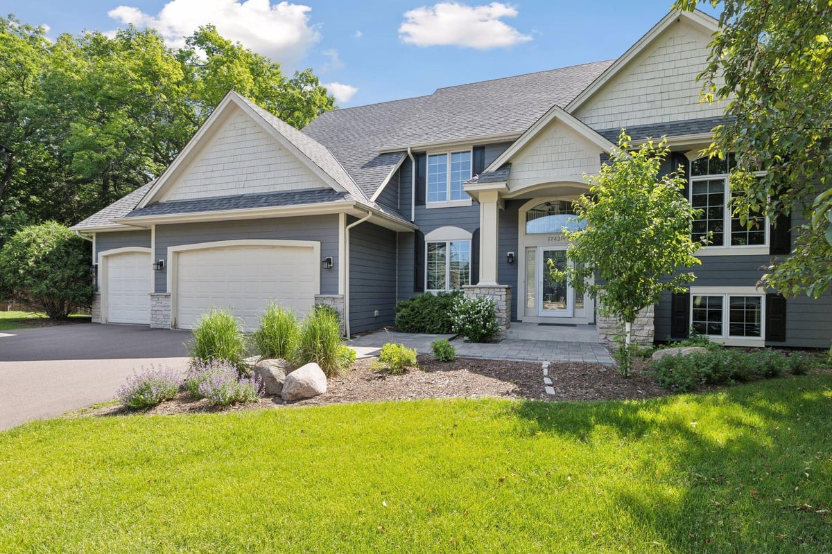 17420 8th Avenue N, Plymouth, MN 55447