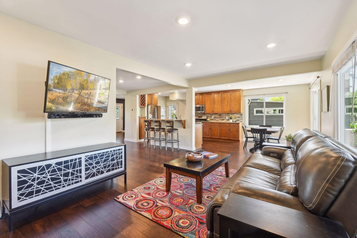 338 13th Avenue N, Hopkins, MN 55343