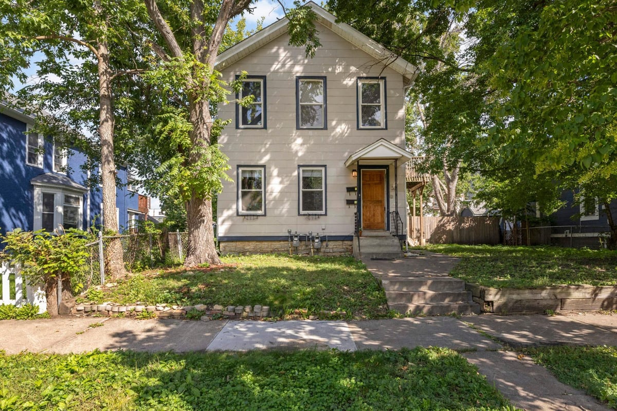 32 Douglas Street