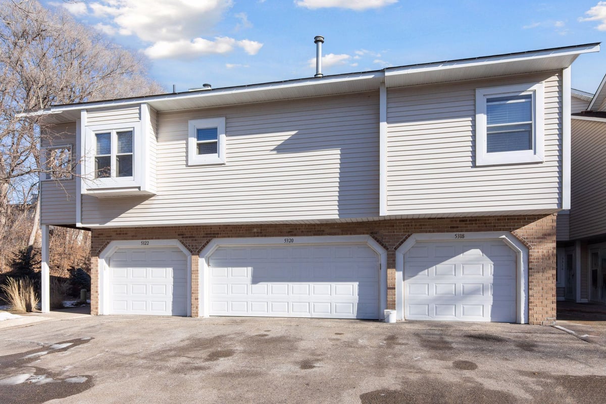 5320 Highpointe Terrace, Bloomington, MN 55437