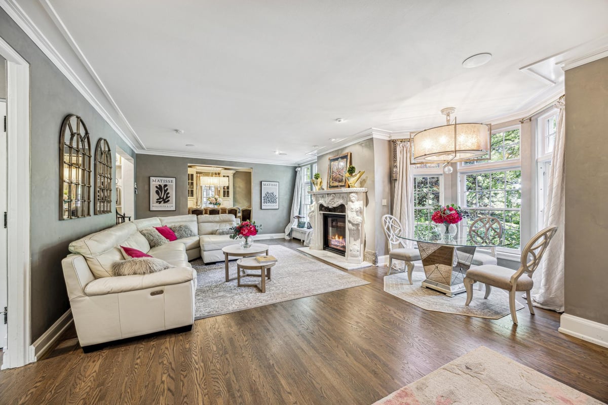 735 Kenwood Parkway, Minneapolis, MN 55403