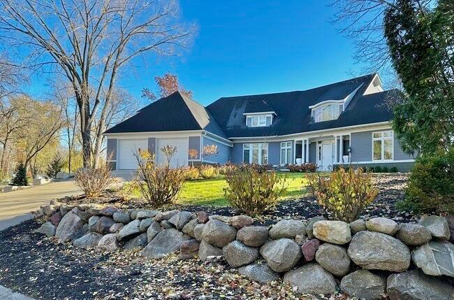 5760 Oakview Lane N, Plymouth, MN 55442