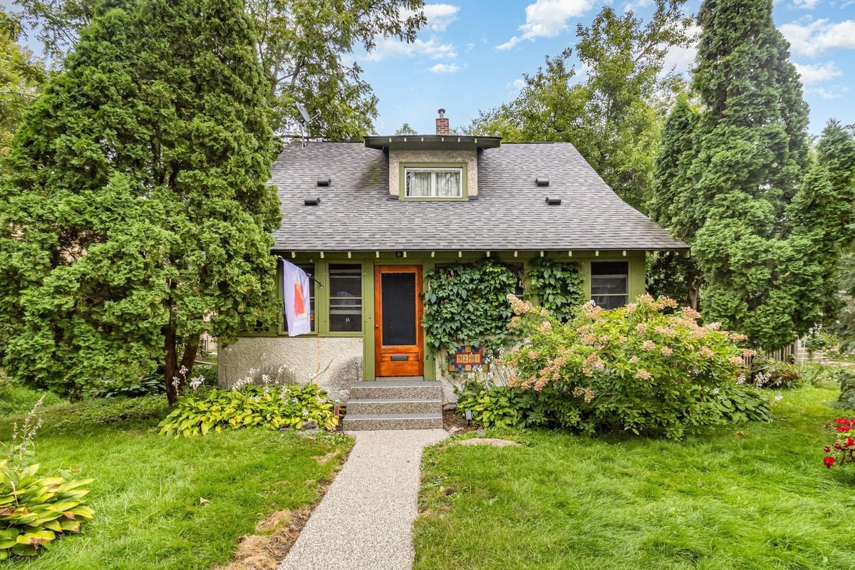 3241 42nd Avenue S, Minneapolis, MN 55406