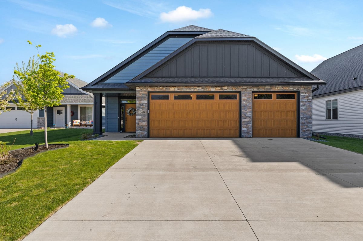 1060 109th Court NE, Blaine, MN 55434