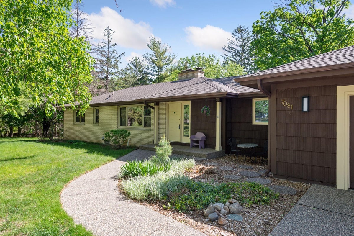 7081 Shawnee Lane, Chanhassen, MN 55317