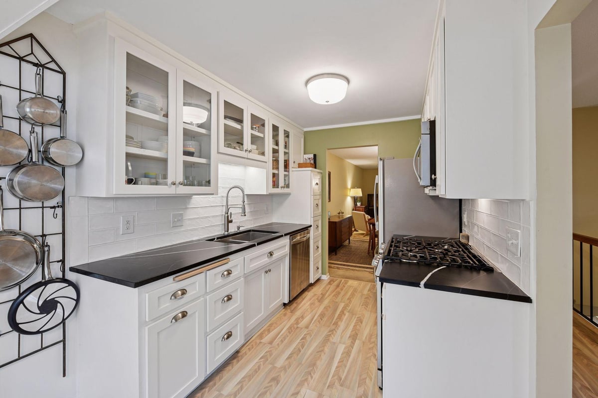 1623 Black Oaks Place N, Plymouth, MN 55447