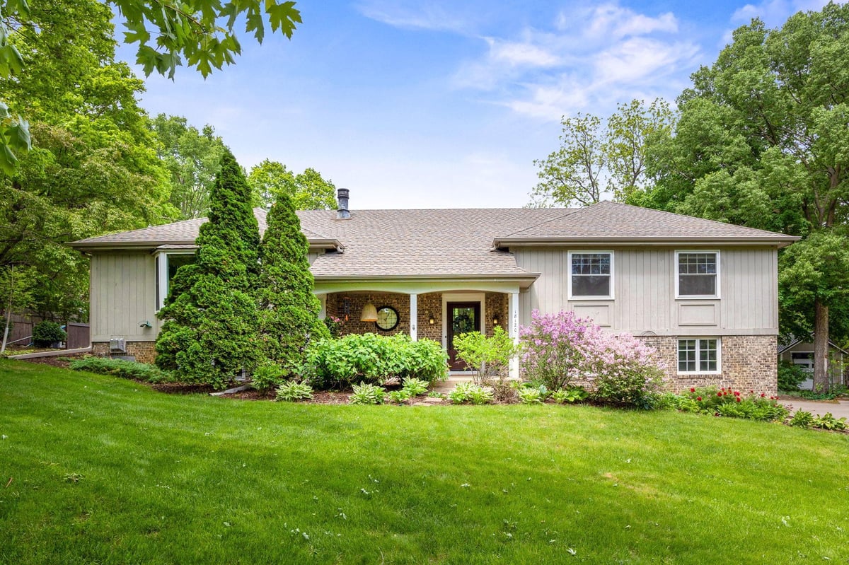 18120 Hummingbird Road, Deephaven, MN 55391